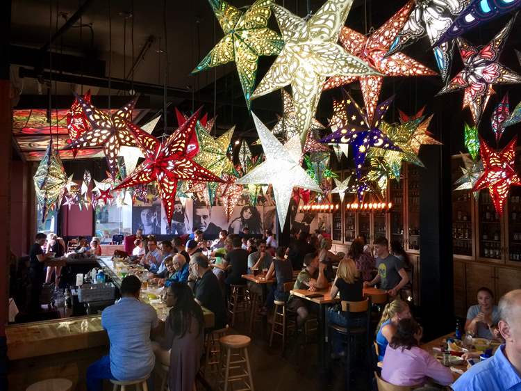 dining room with guests at Gonza